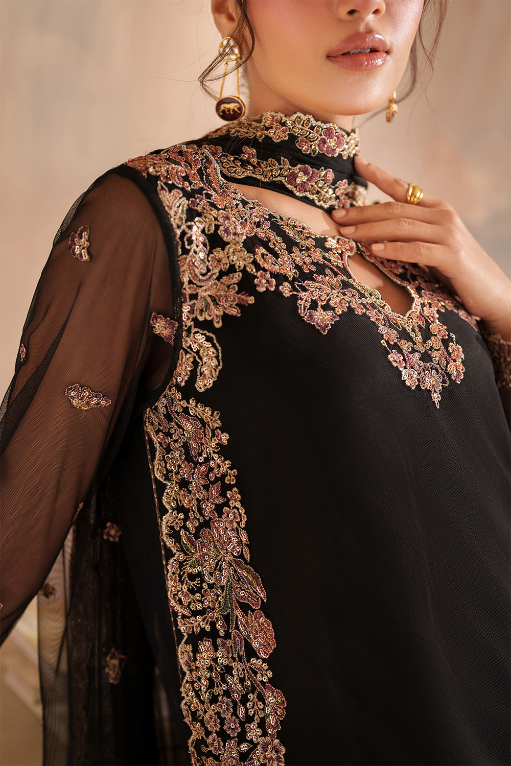 CC-77 Embroidered Net - Iznik