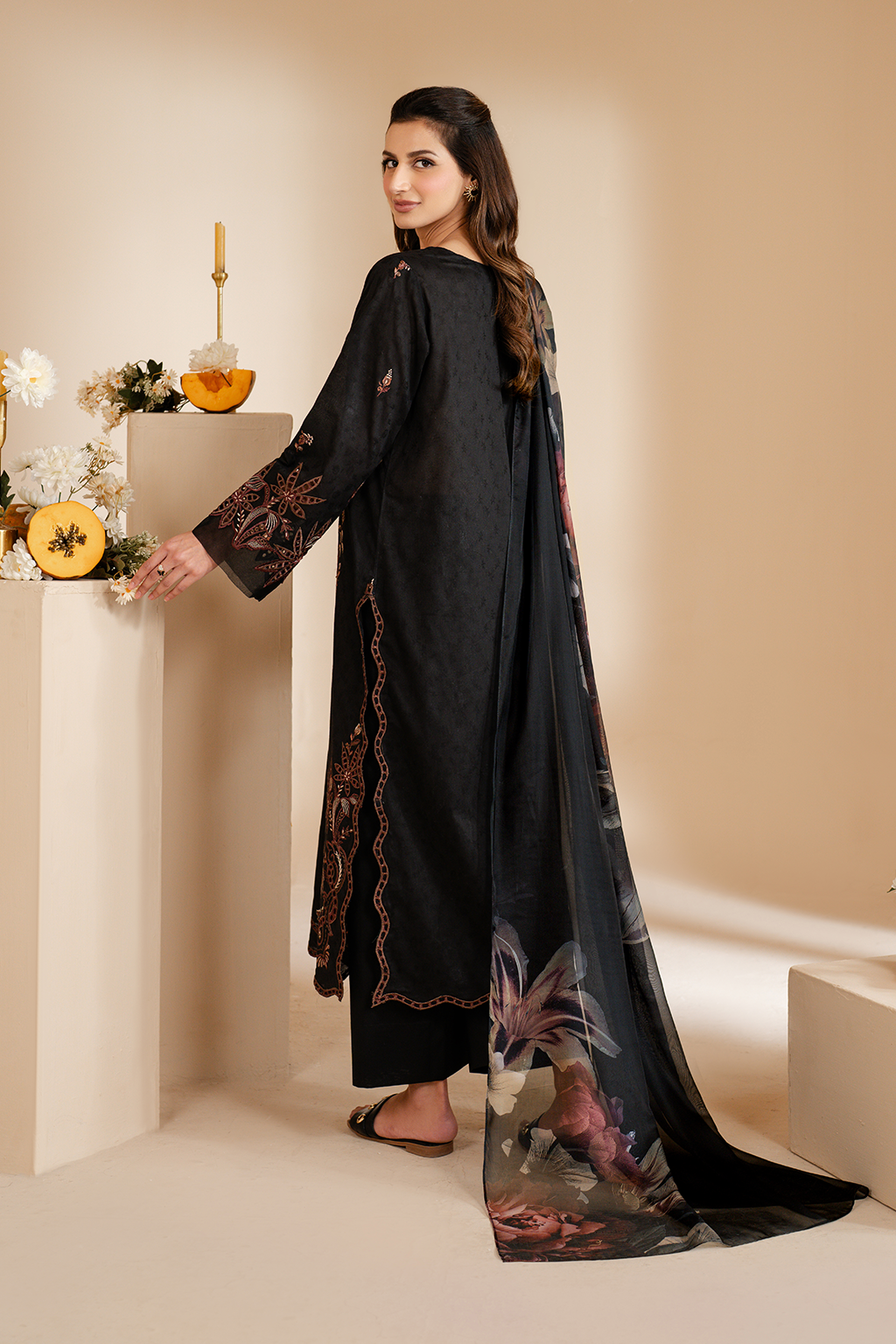 UE-462 Embroidered Lawn