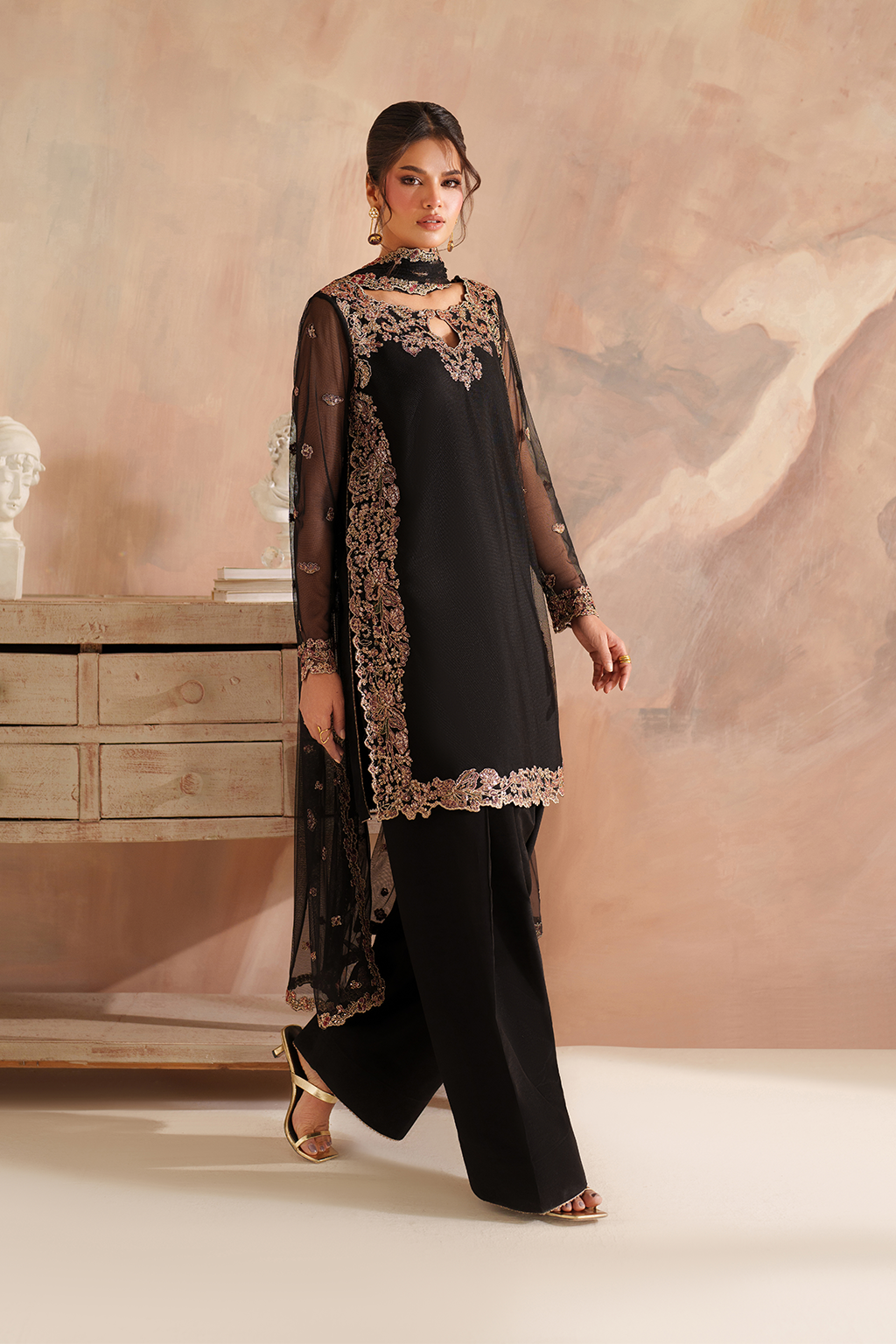 CC-77 Embroidered Net - Iznik