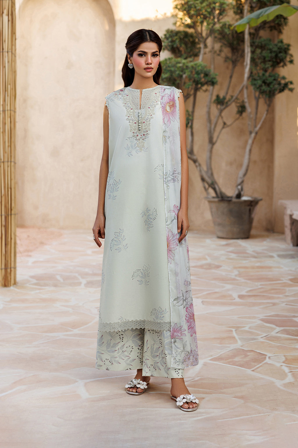 UE-676 Printed Lawn - Iznik Global