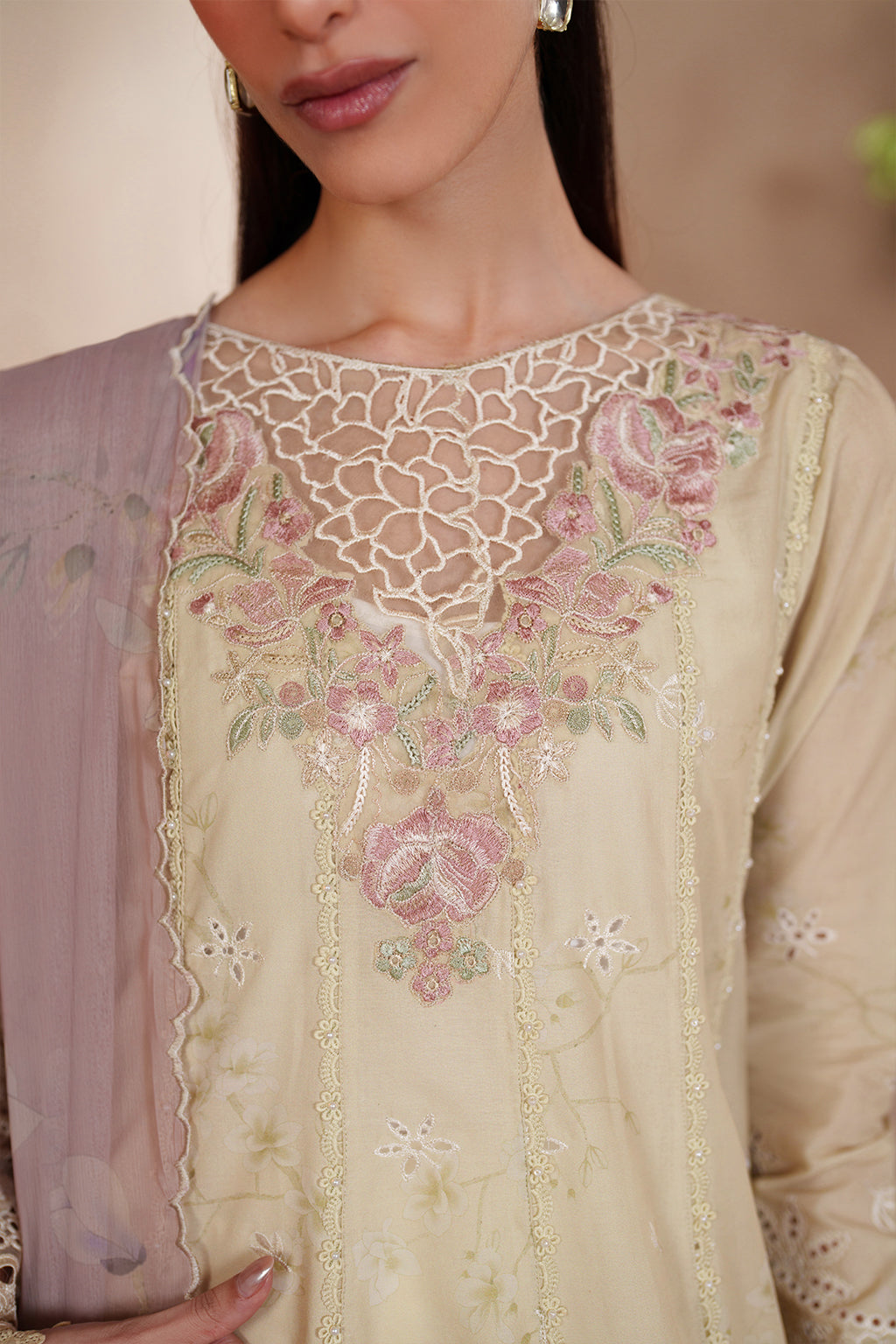 EL-10 Embroidered Lawn