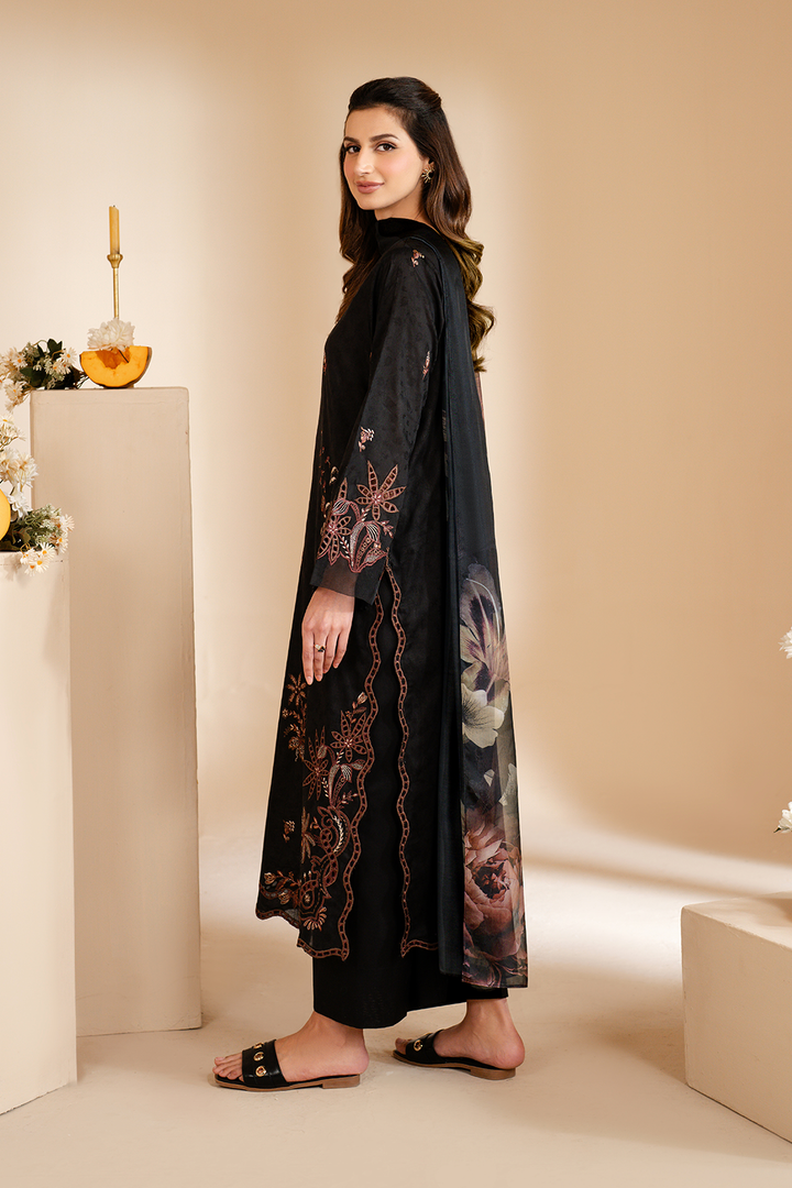UE-462 Embroidered Lawn