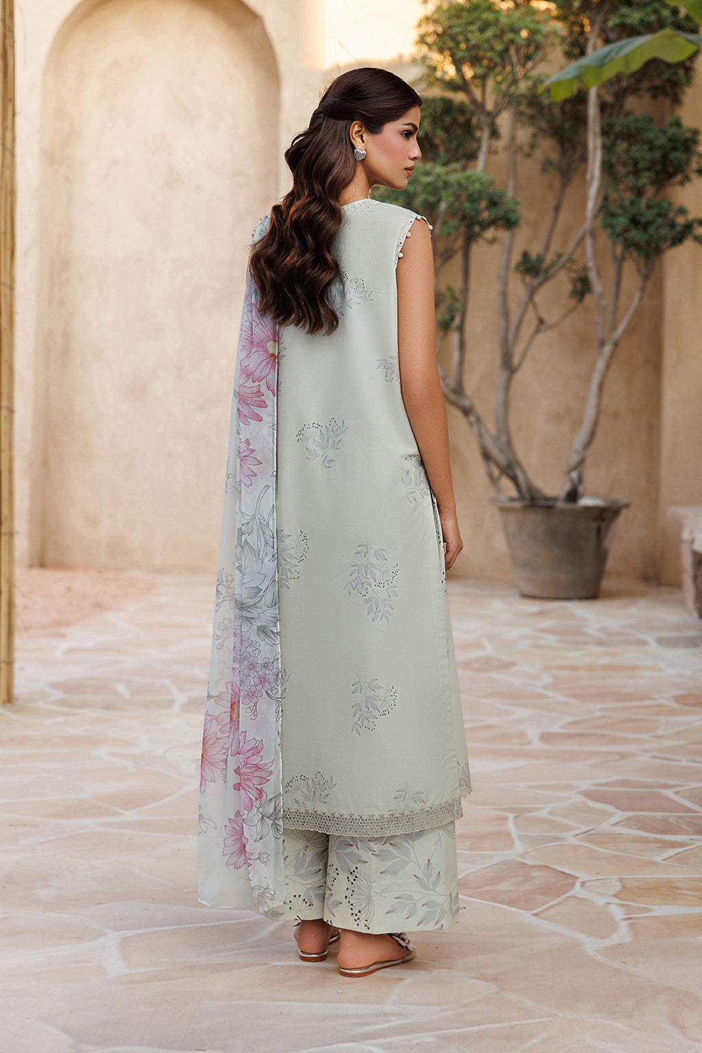 UE-676 Printed Lawn - Iznik Global