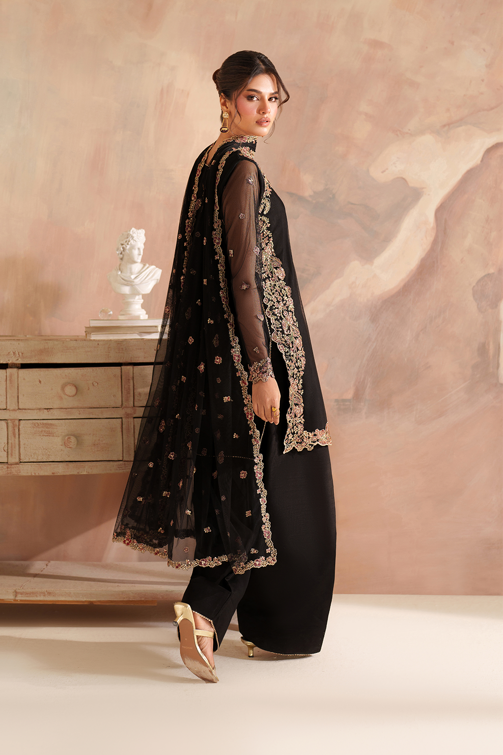 CC-77 Embroidered Net - Iznik