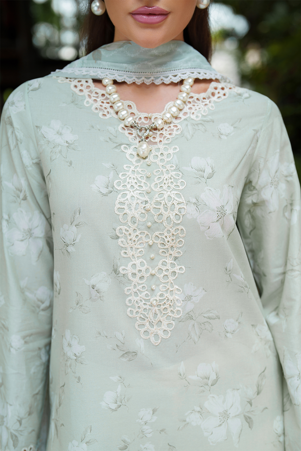 UE-527 Printed Lawn - Iznik