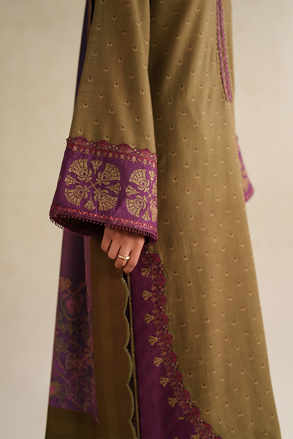UE-573 Printed Khaddar - Iznik