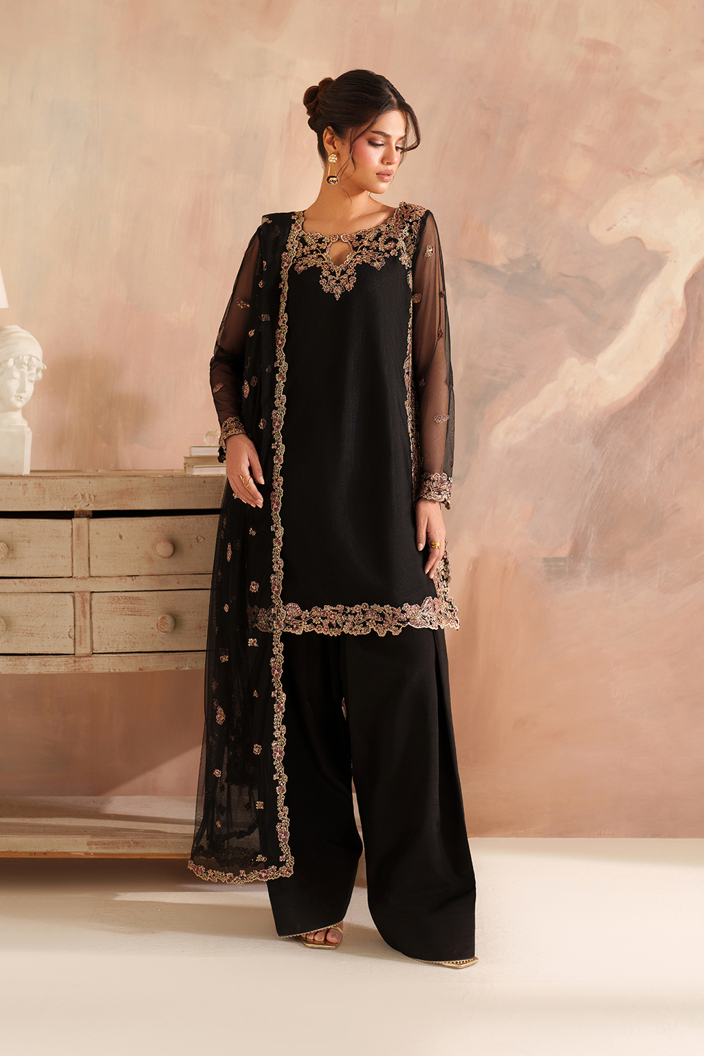 CC-77 Embroidered Net - Iznik