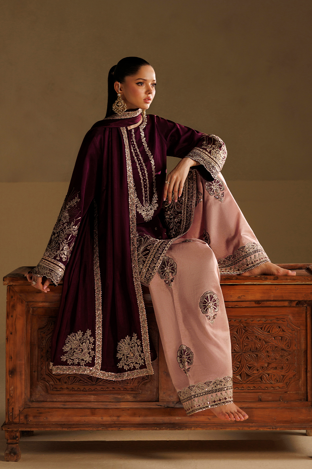 UE-733 Embroidered Ramen Silk