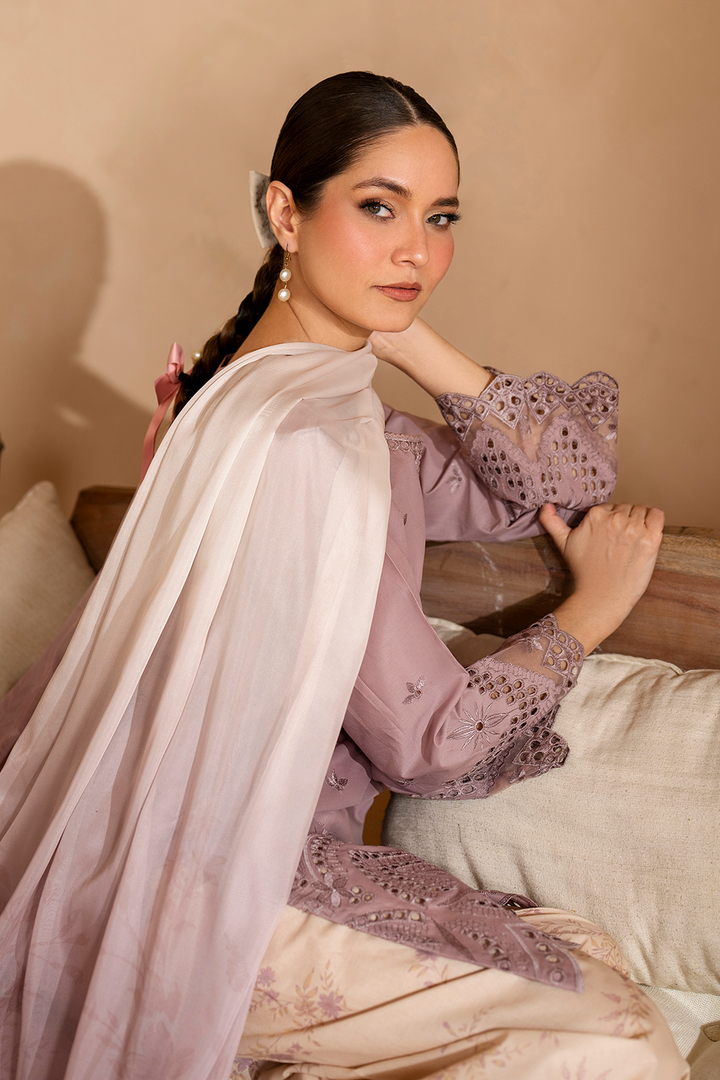 UE-470 Embroidered Lawn - Iznik