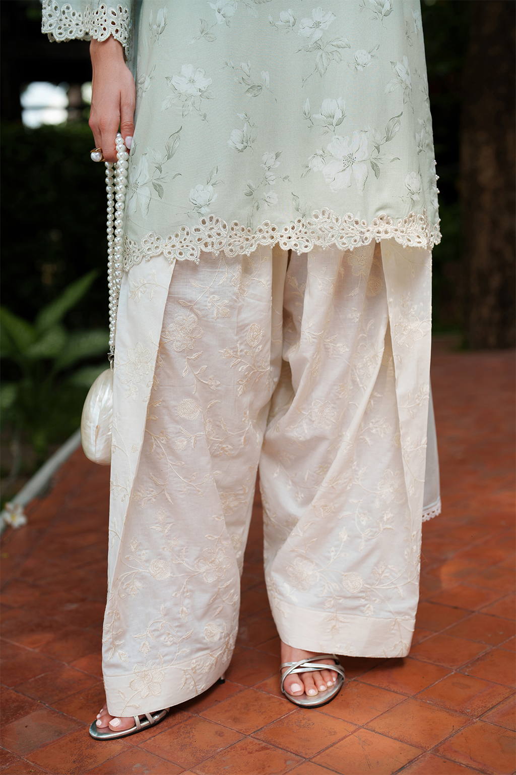 UE-527 Printed Lawn - Iznik