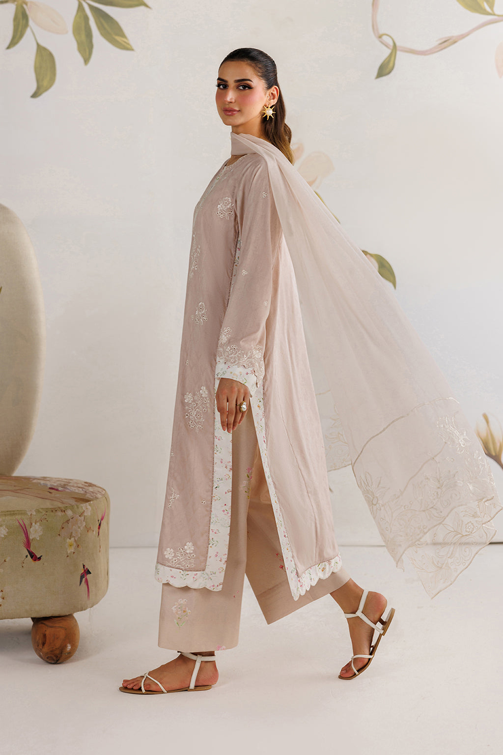 UE-687 Embroidered Lawn