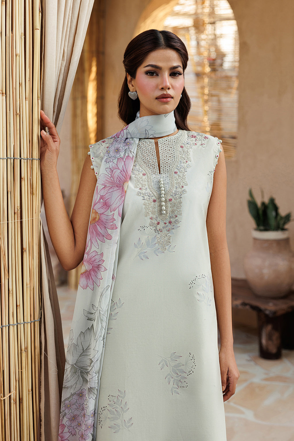 UE-676 Printed Lawn - Iznik Global