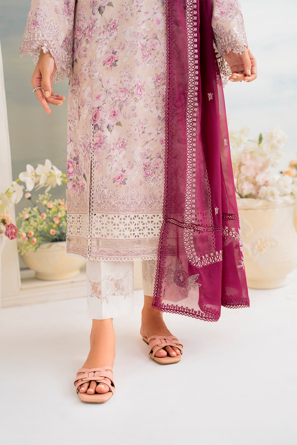 IGL-08 Embroidered Lawn - Iznik