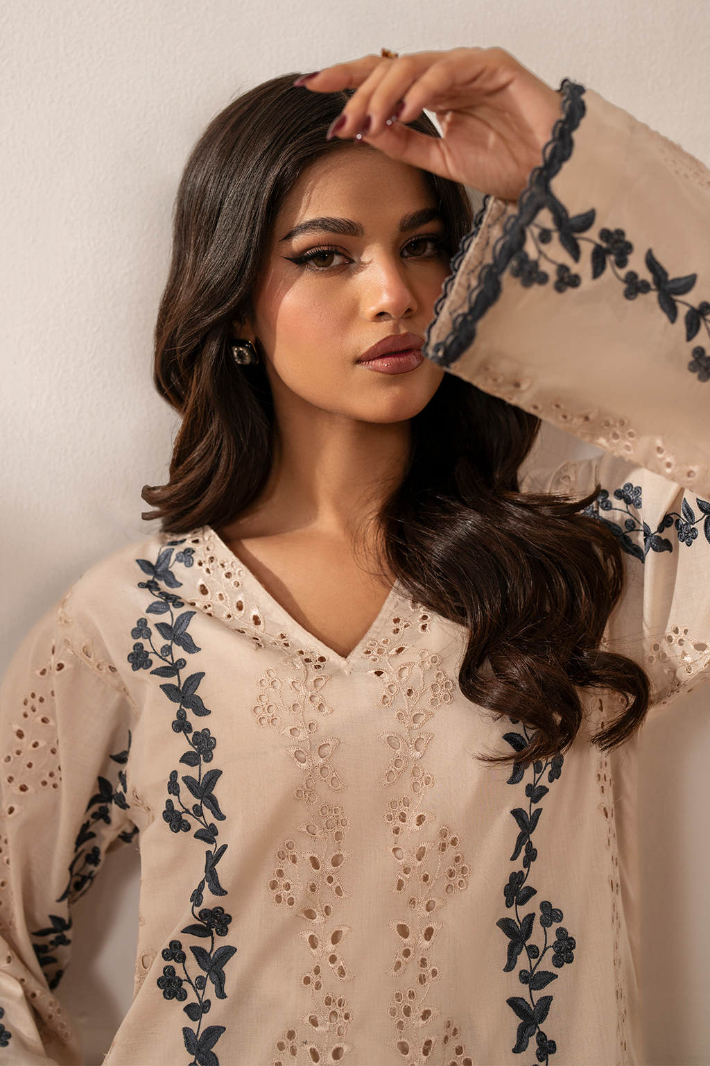 IP-221 Embroidered Lawn - Iznik