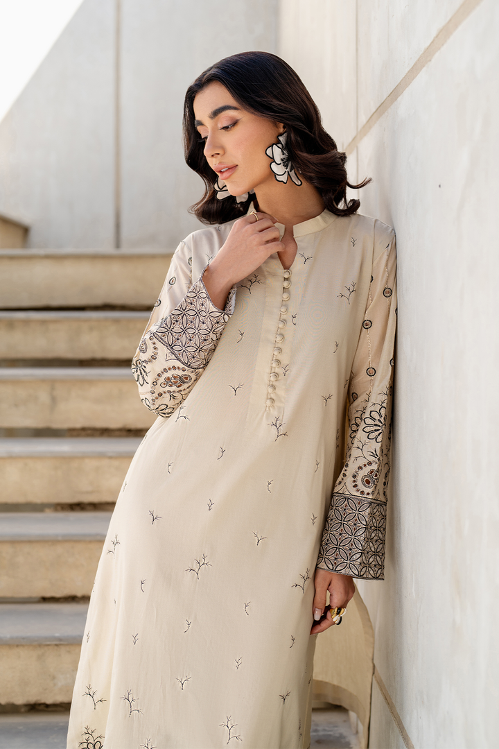 IP-266 Embroidered Lawn - Iznik