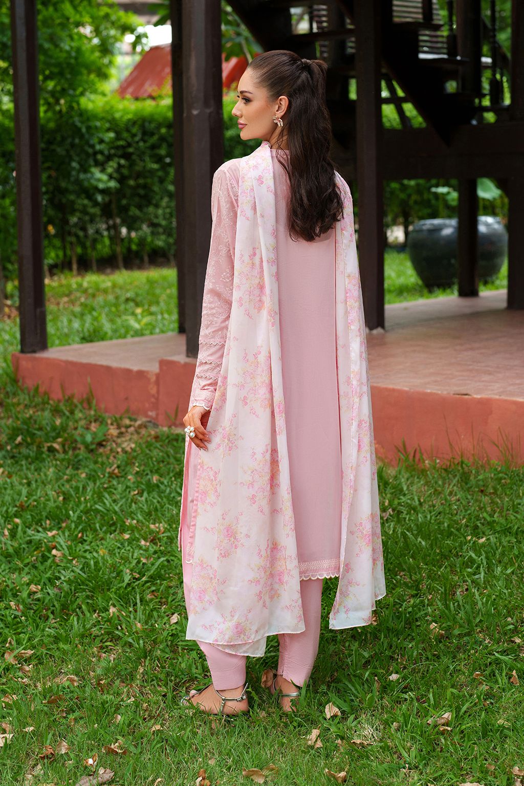 UE-511 Embroidered Lawn