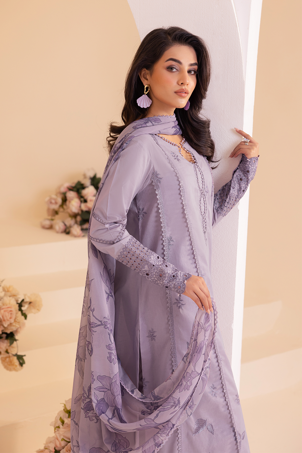 UE-252 Embroidered Lawn - Iznik