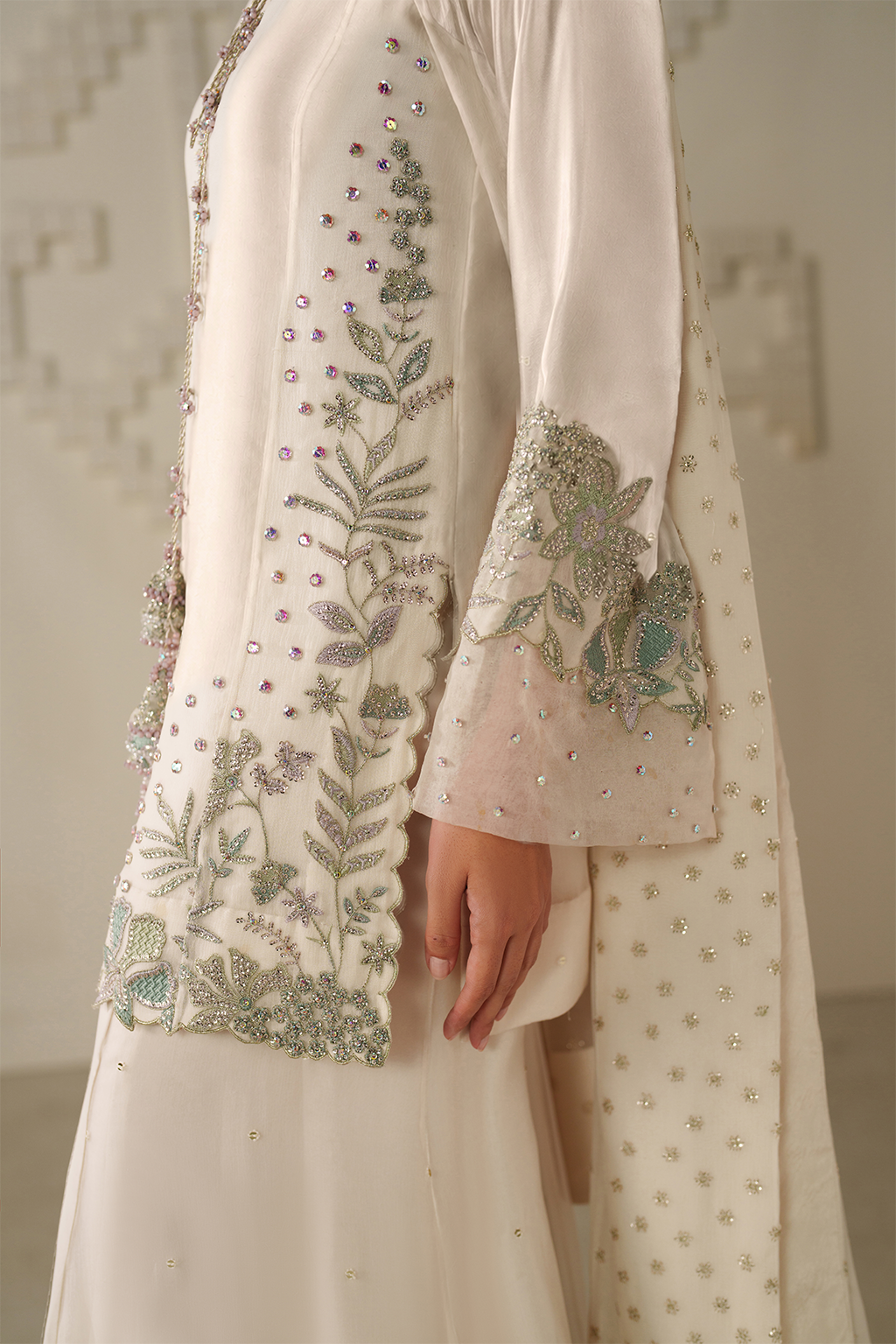 UE-620 Embroidered Ramen Silk - Iznik