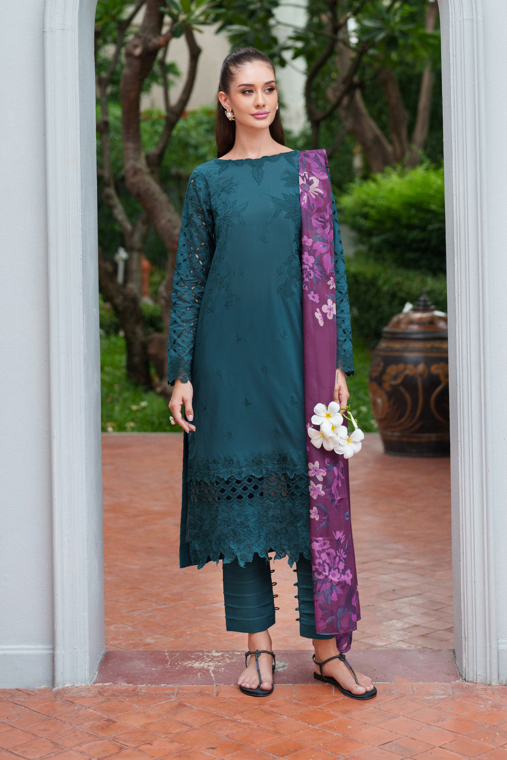 UE-517  Embroidered Lawn Main image