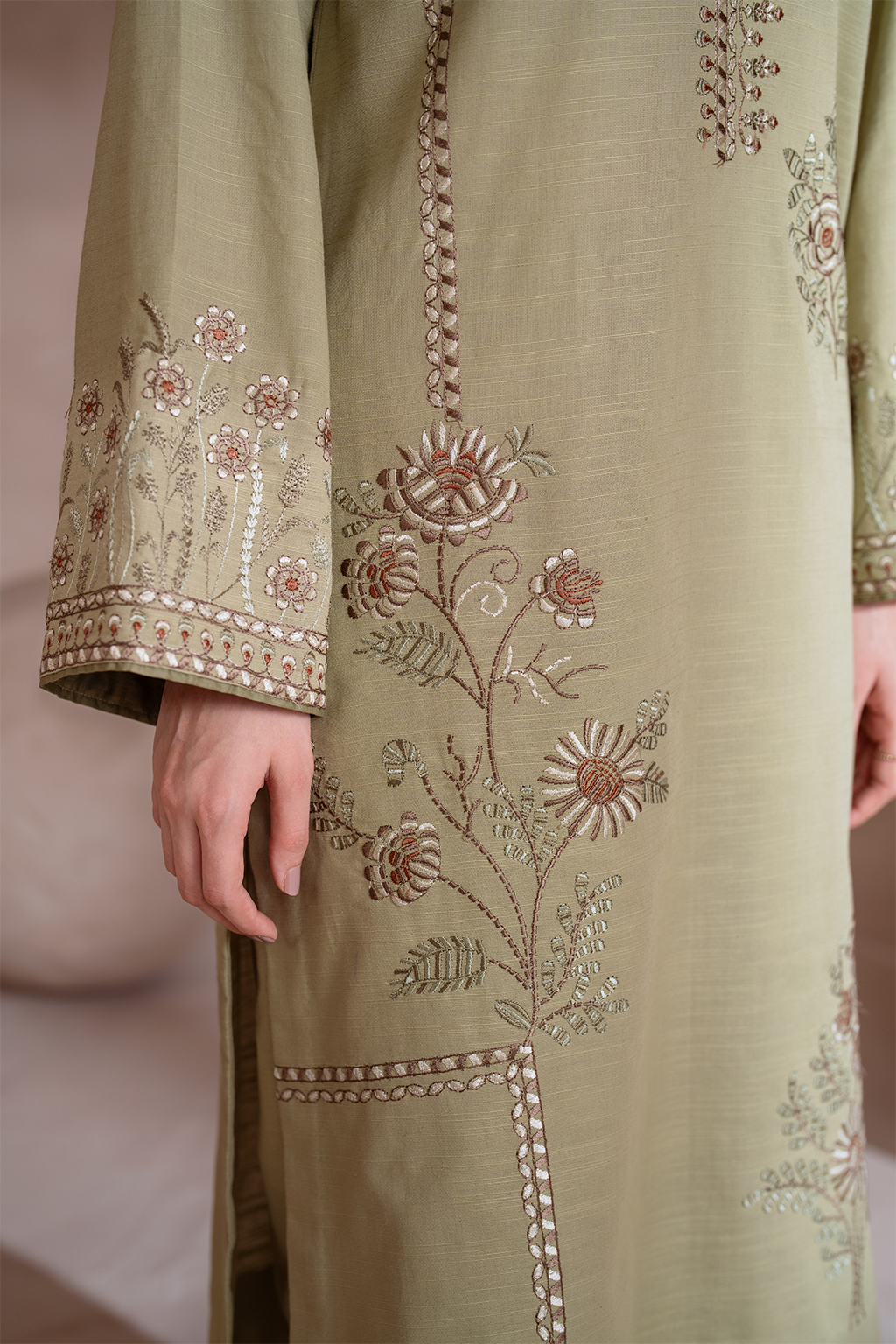 UE-359 Embroidered Khaddar - Iznik