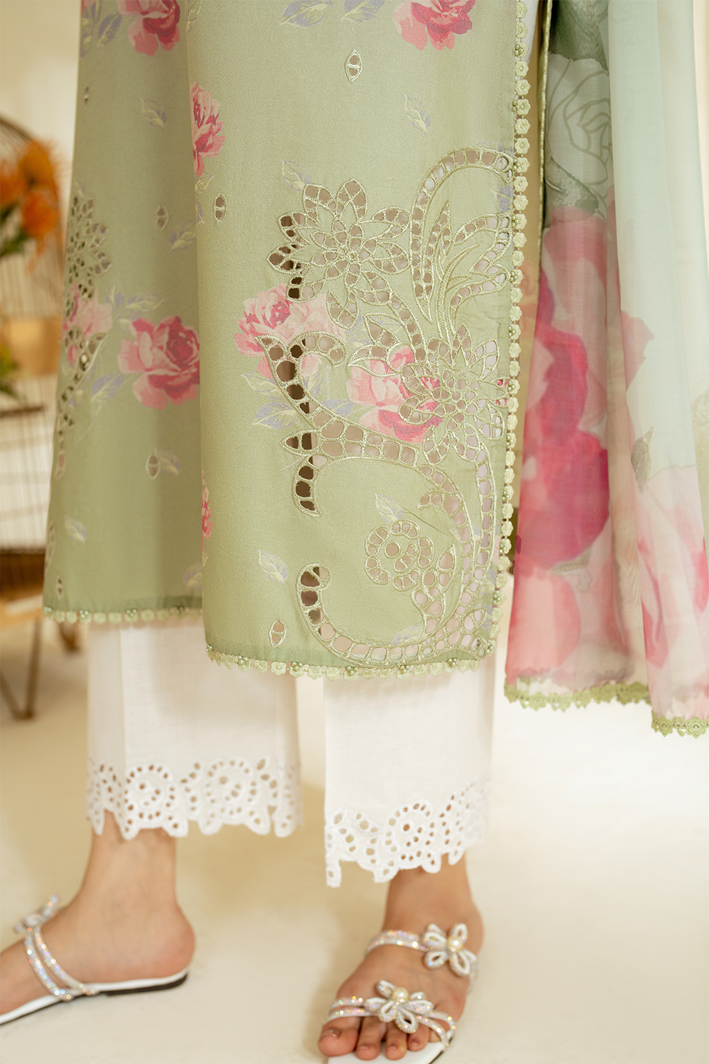 UE-445 Printed Lawn - Iznik 