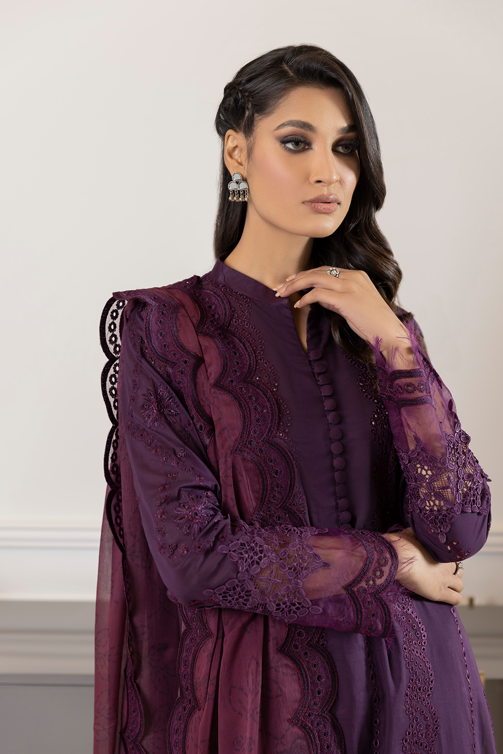 UE-108 Embroidered Lawn - Iznik