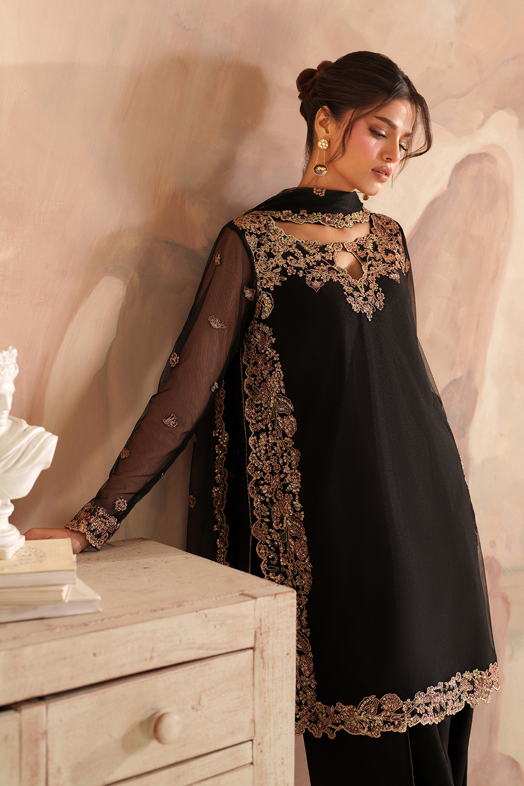 CC-77 Embroidered Net - Iznik