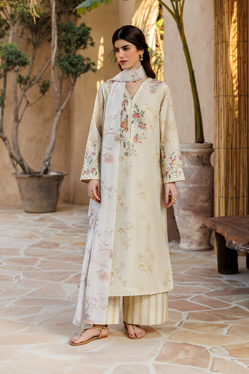 UE-669 Printed Lawn - Iznik Global Main image