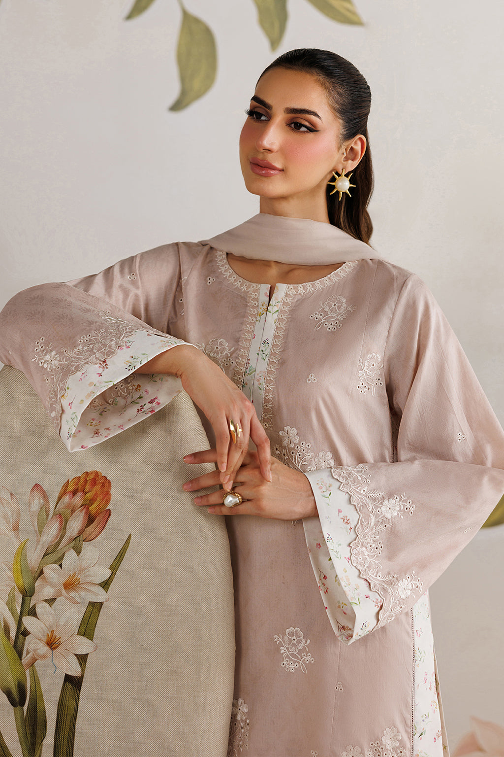 UE-687 Embroidered Lawn