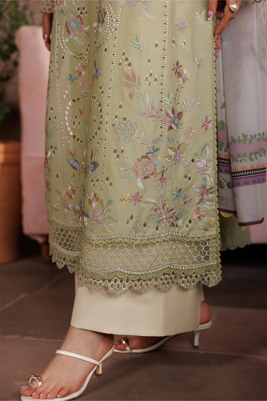 UE-698 Embroidered Lawn