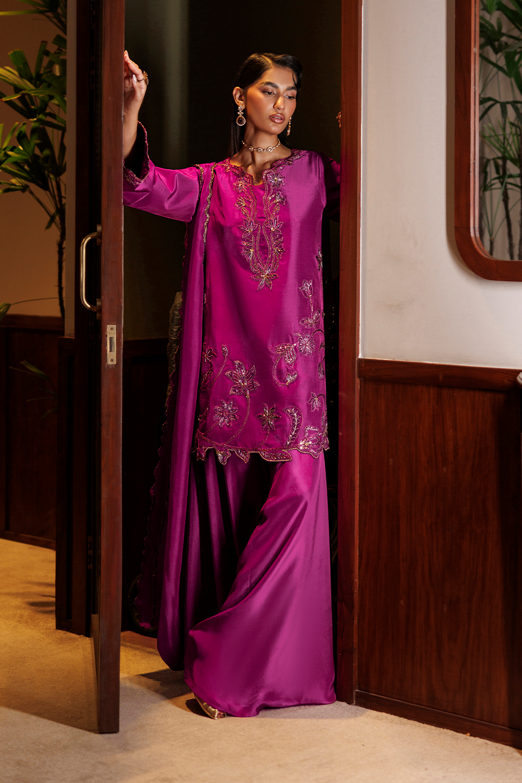 UE-722 Embroidered Ramen Silk