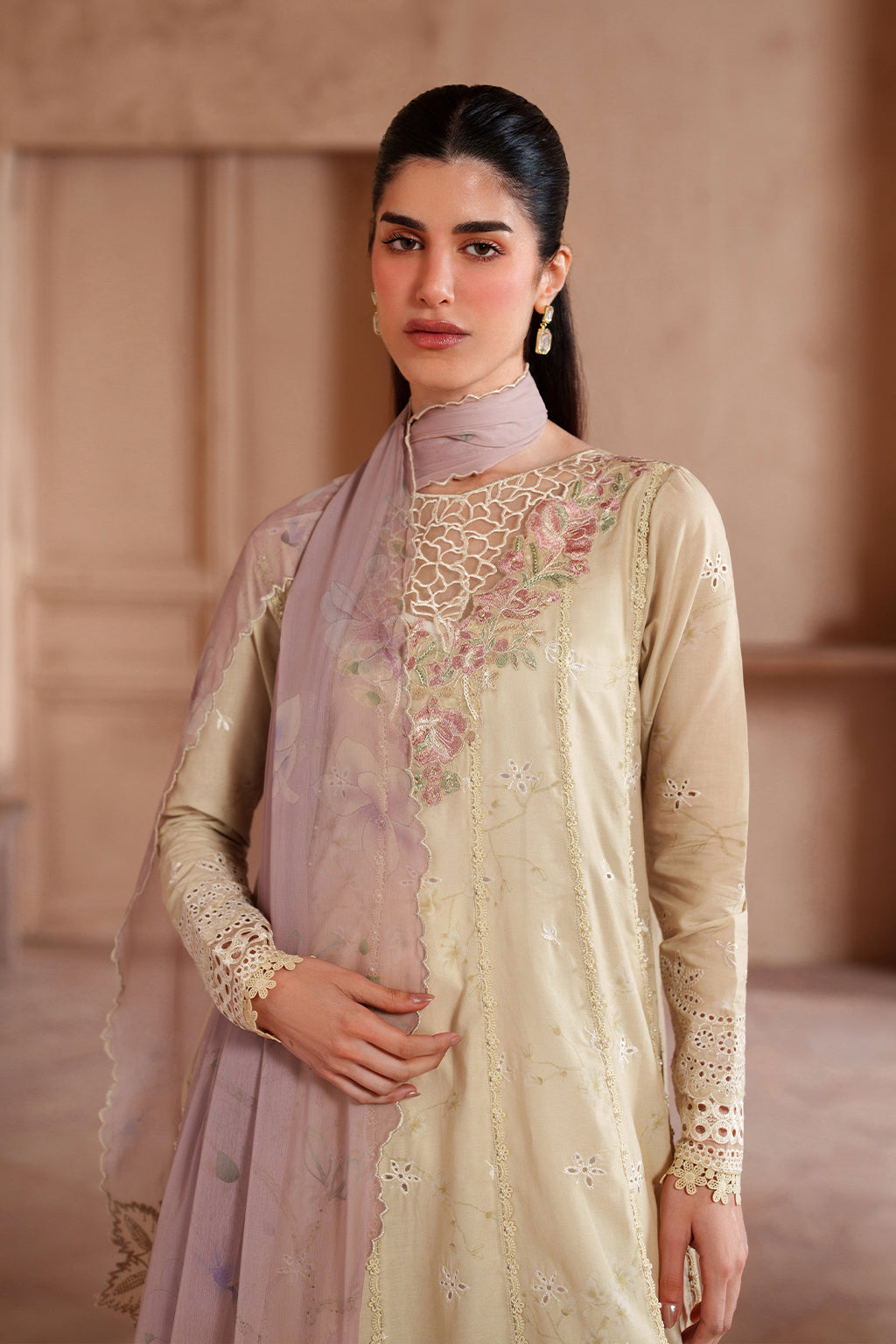 EL-10 Embroidered Lawn