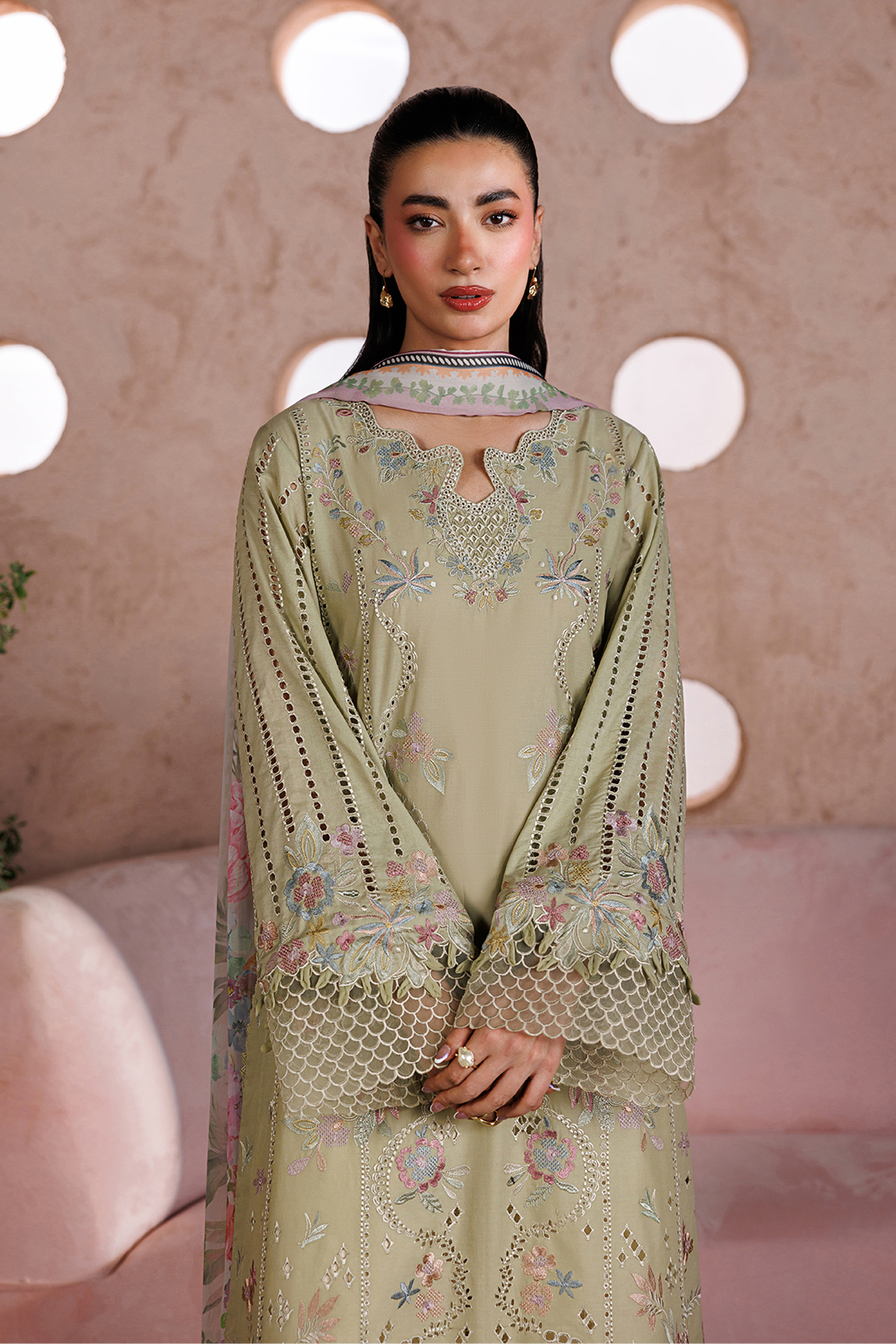 UE-698 Embroidered Lawn