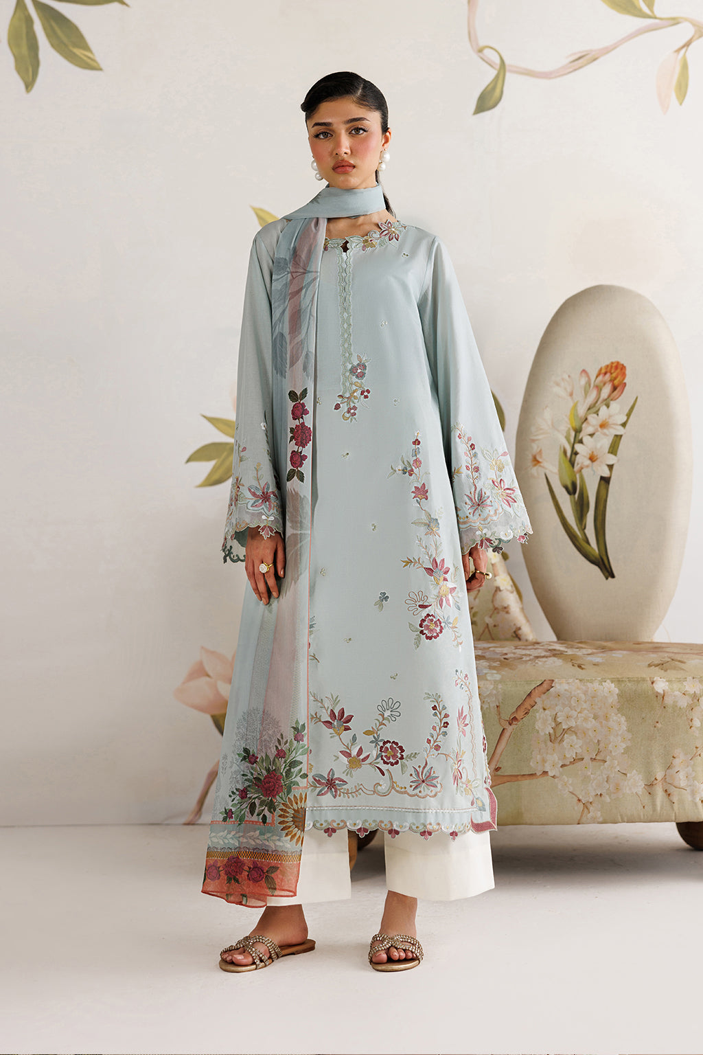 UE-679 Embroidered Lawn