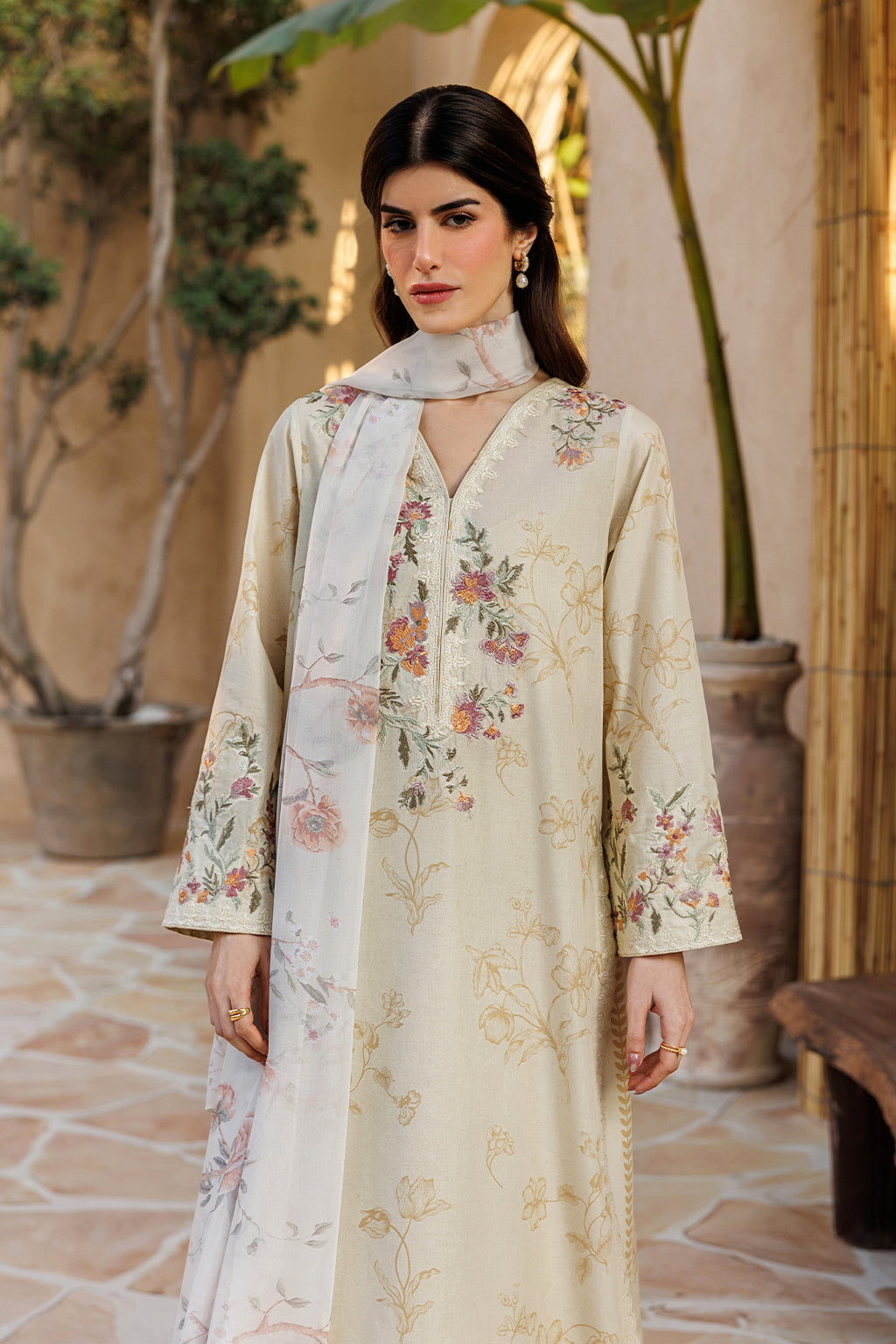 UE-669 Printed Lawn Secondary image