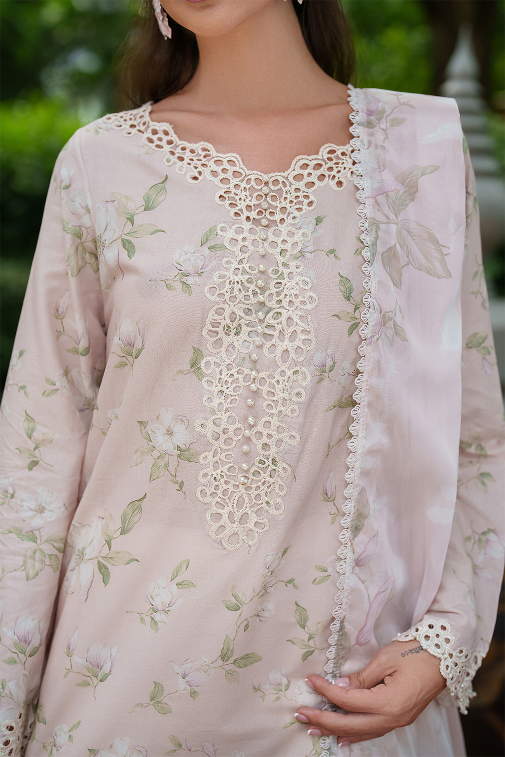 UE-528  Printed Lawn