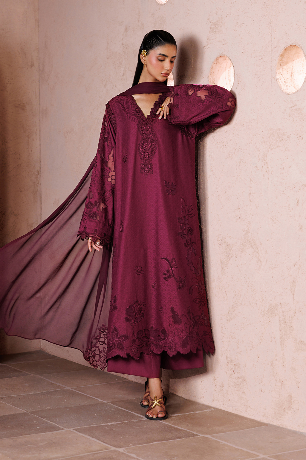 UE-702 Embroidered Lawn Main image