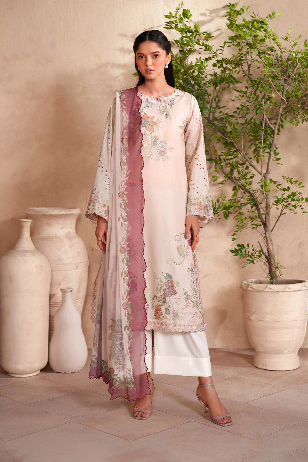 EL-04 Embroidered Lawn Main image