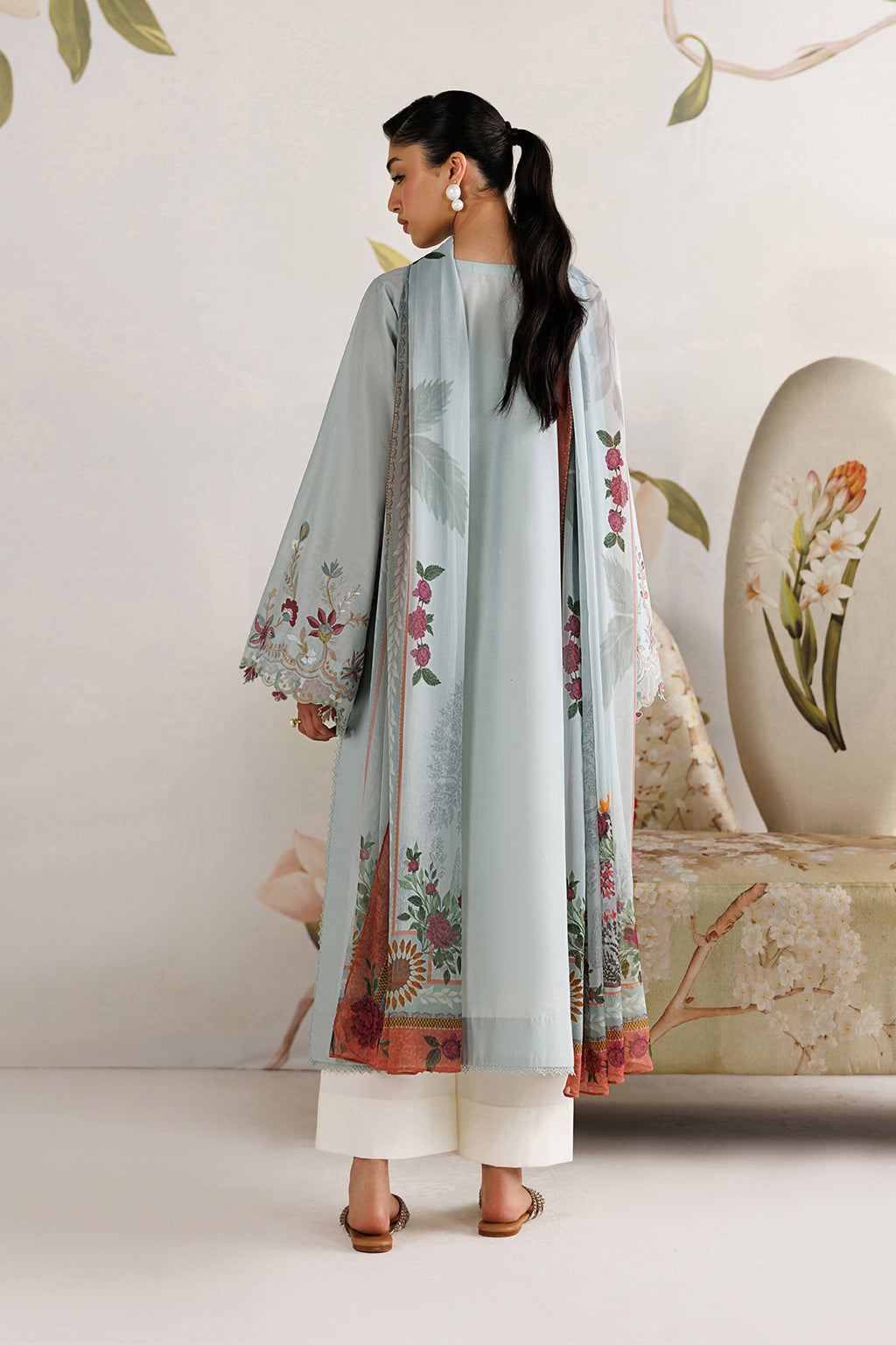 UE-679 Embroidered Lawn