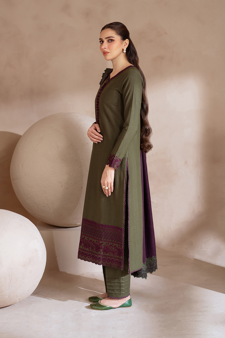 UE-373 Embroidered Khaddar - Iznik