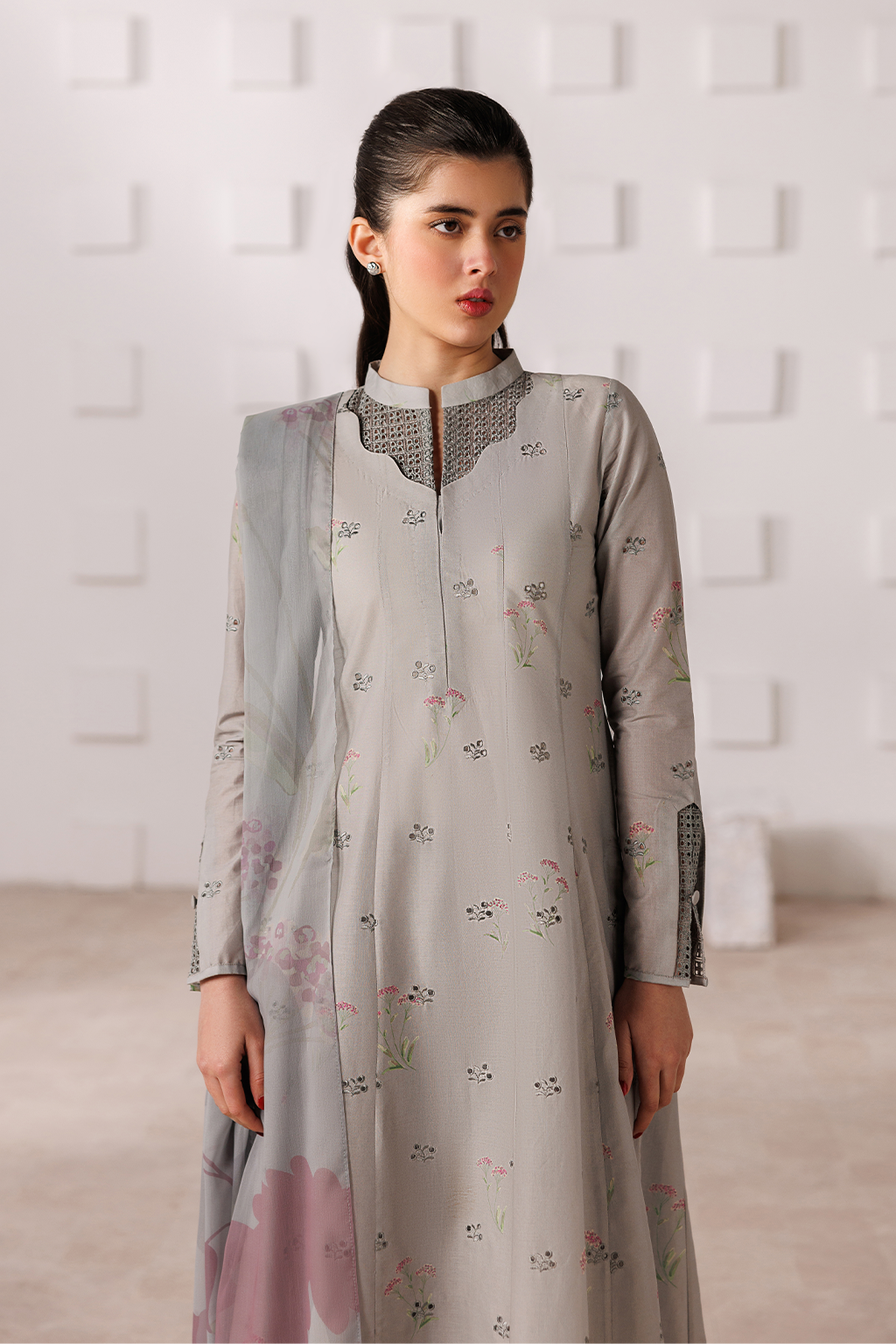 UE-634 Printed Lawn - Iznik