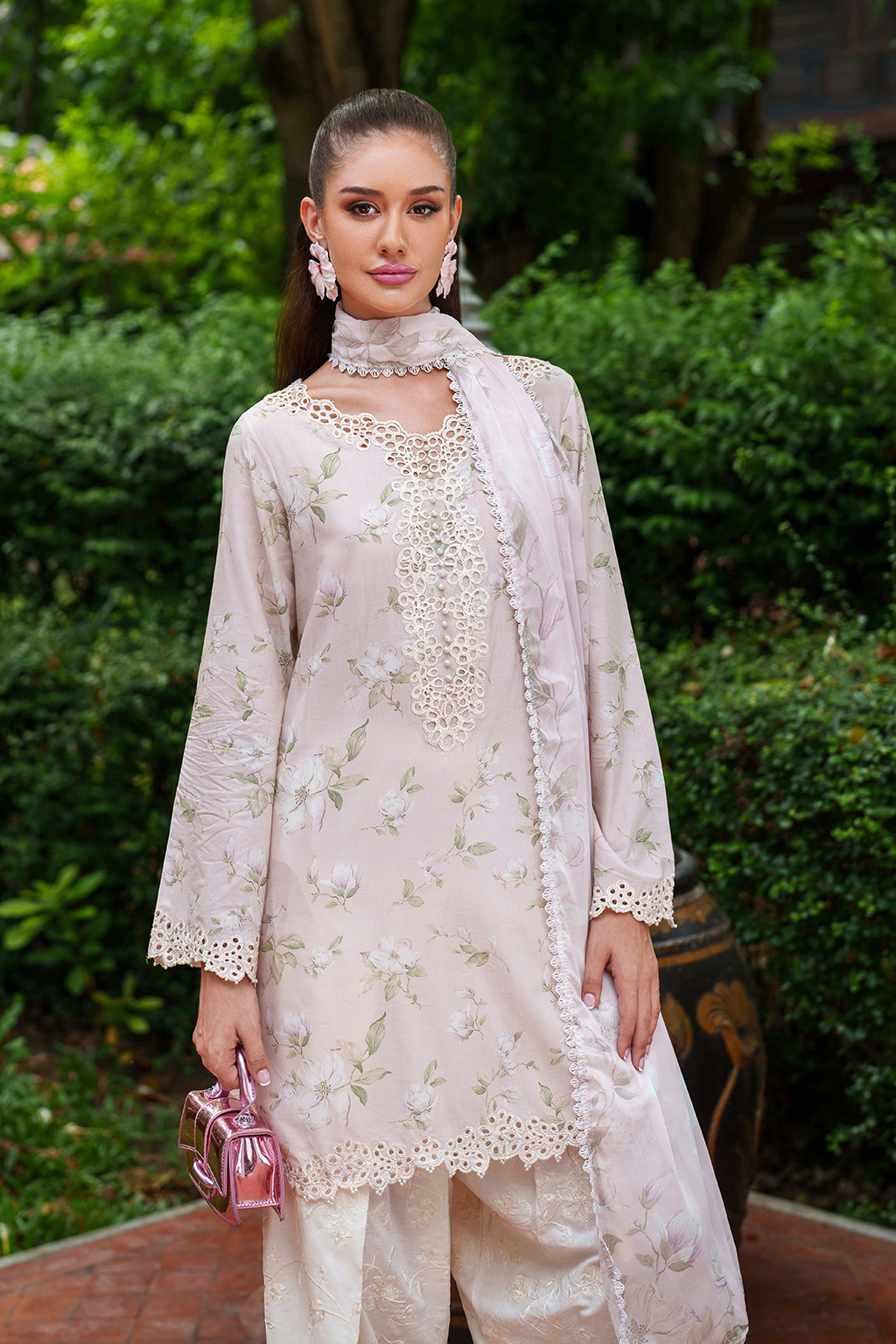 UE-528  Printed Lawn