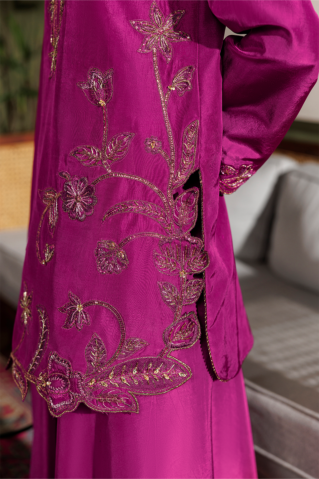 UE-722 Embroidered Ramen Silk