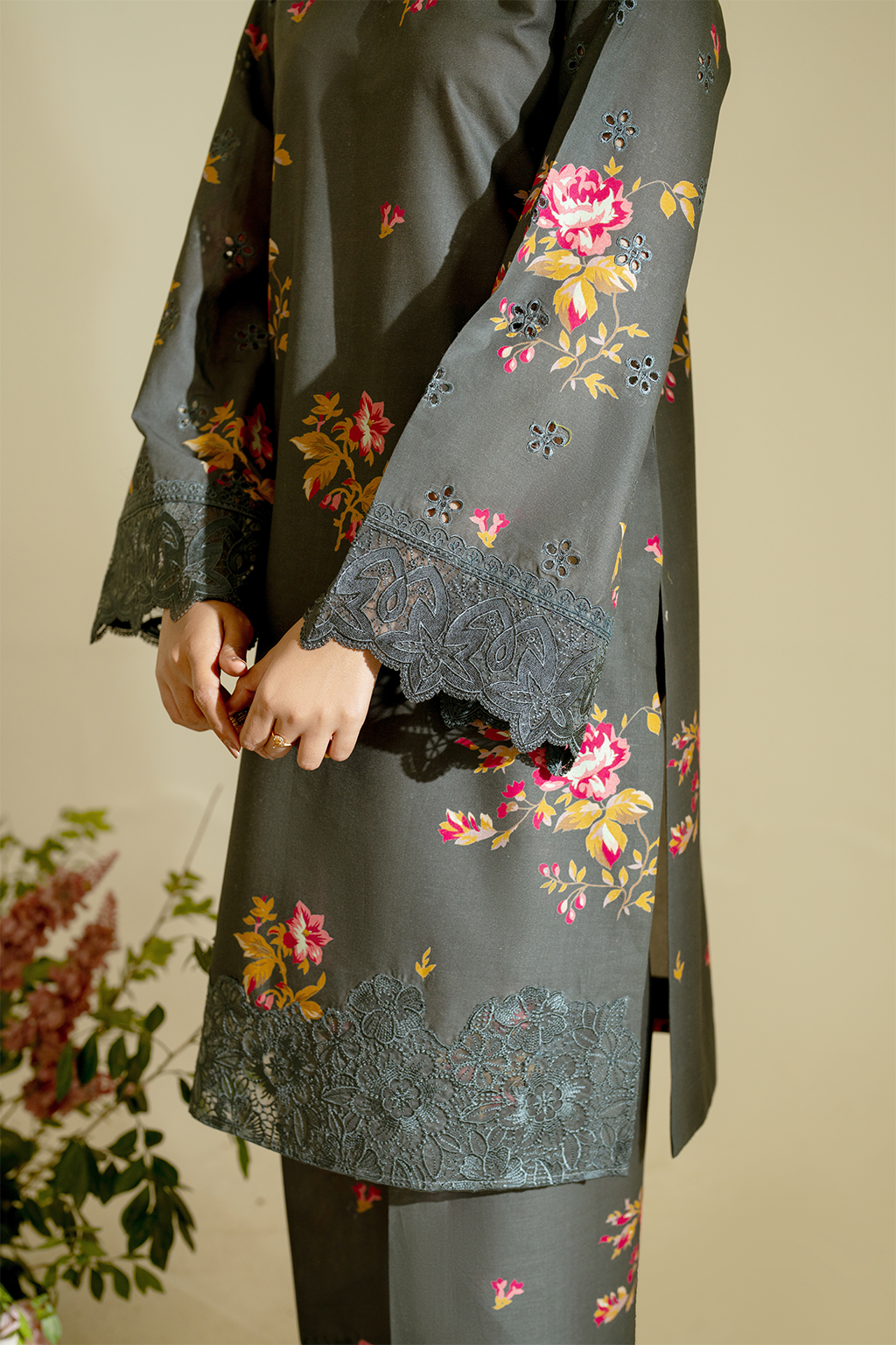 UE-452 Printed Lawn - Iznik