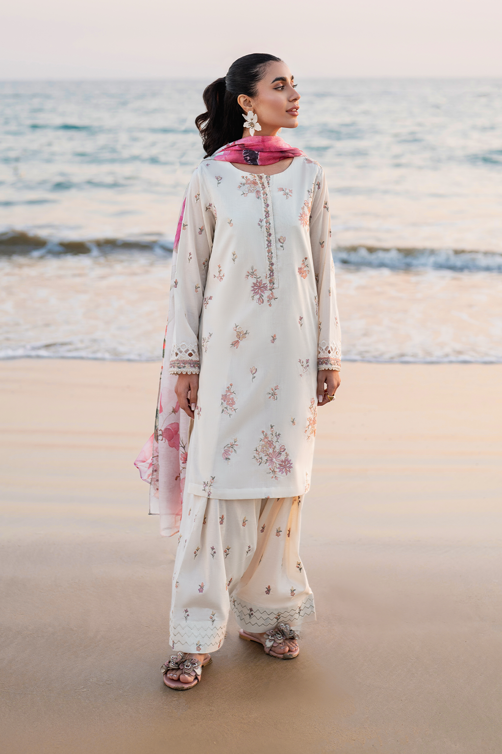 UE-378 Embroidered Lawn - Iznik