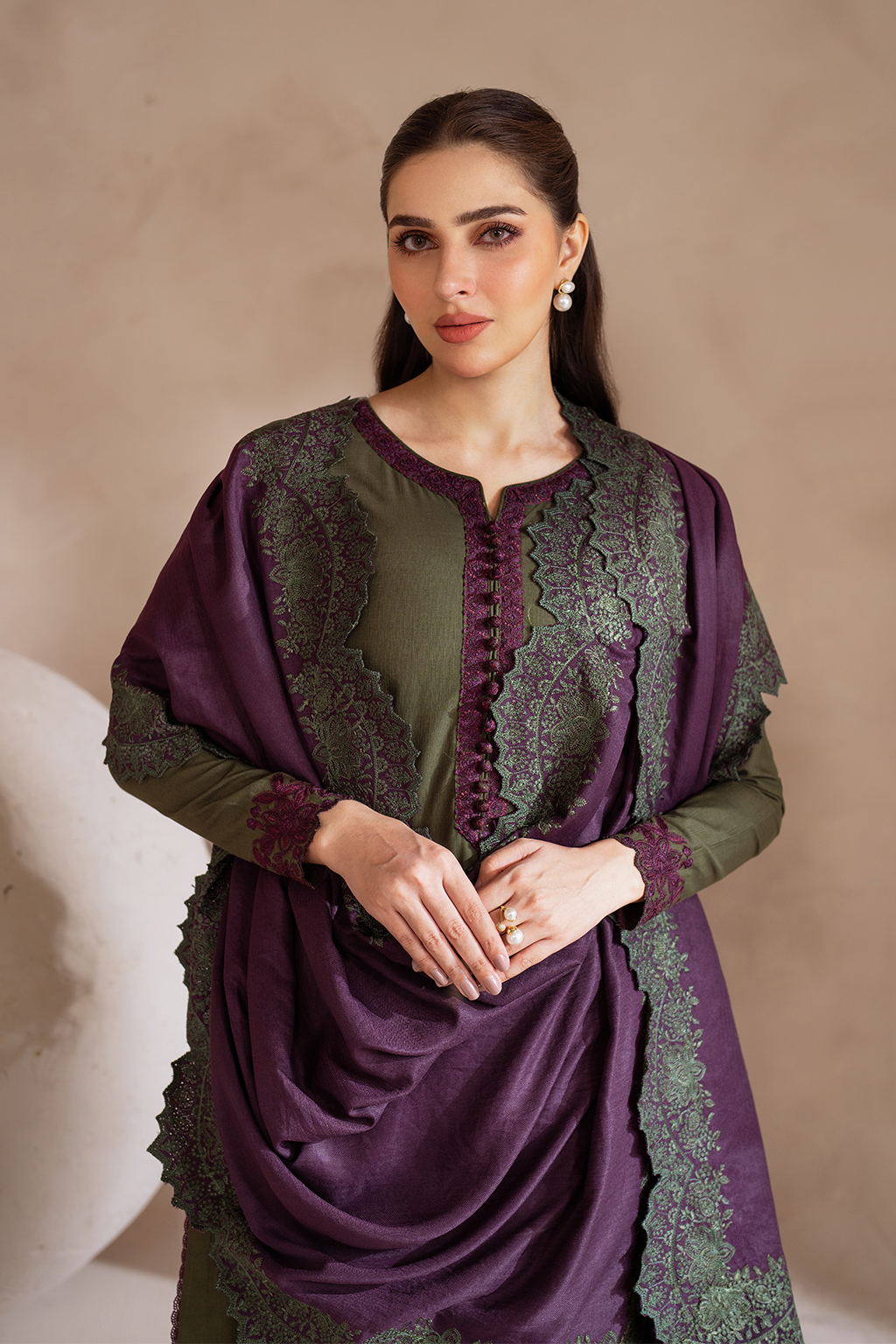 UE-373 Embroidered Khaddar - Iznik