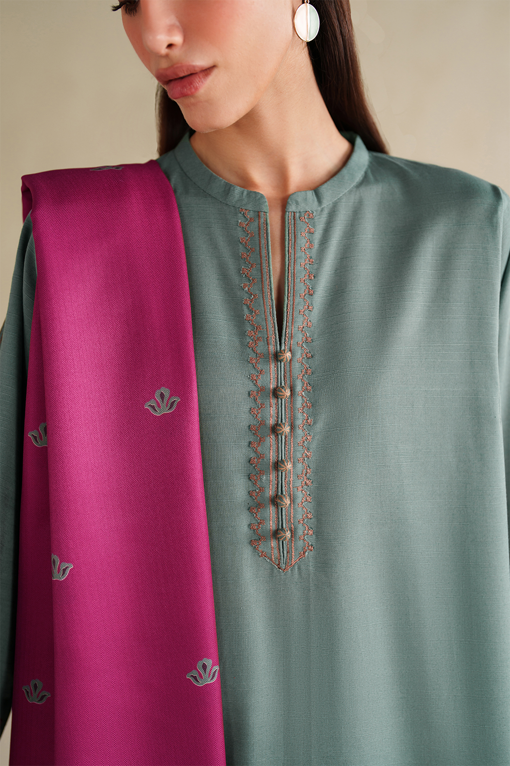 UE-589 Embroidered Khaddar - Iznik