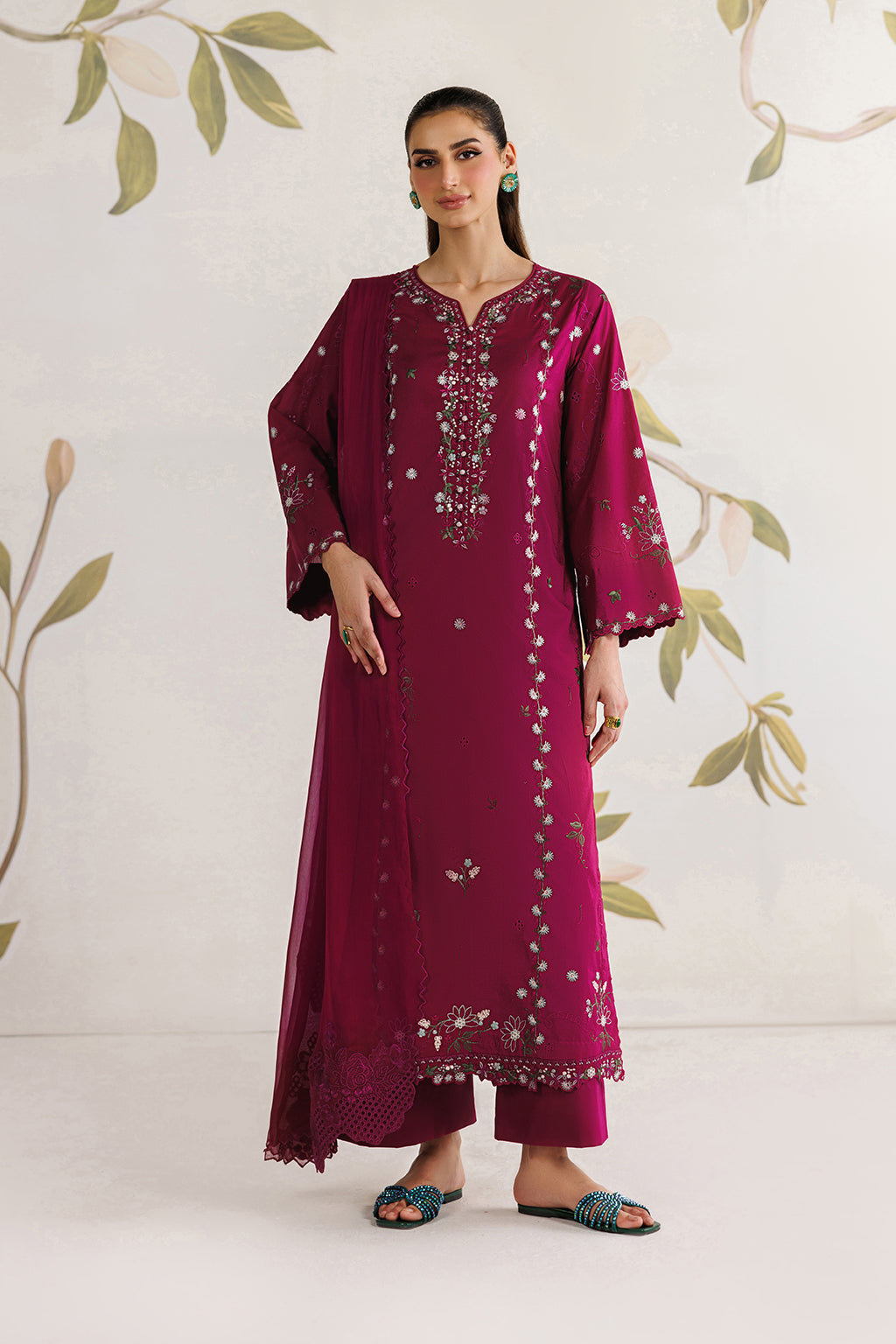 UE-693 Embroidered Lawn Main image