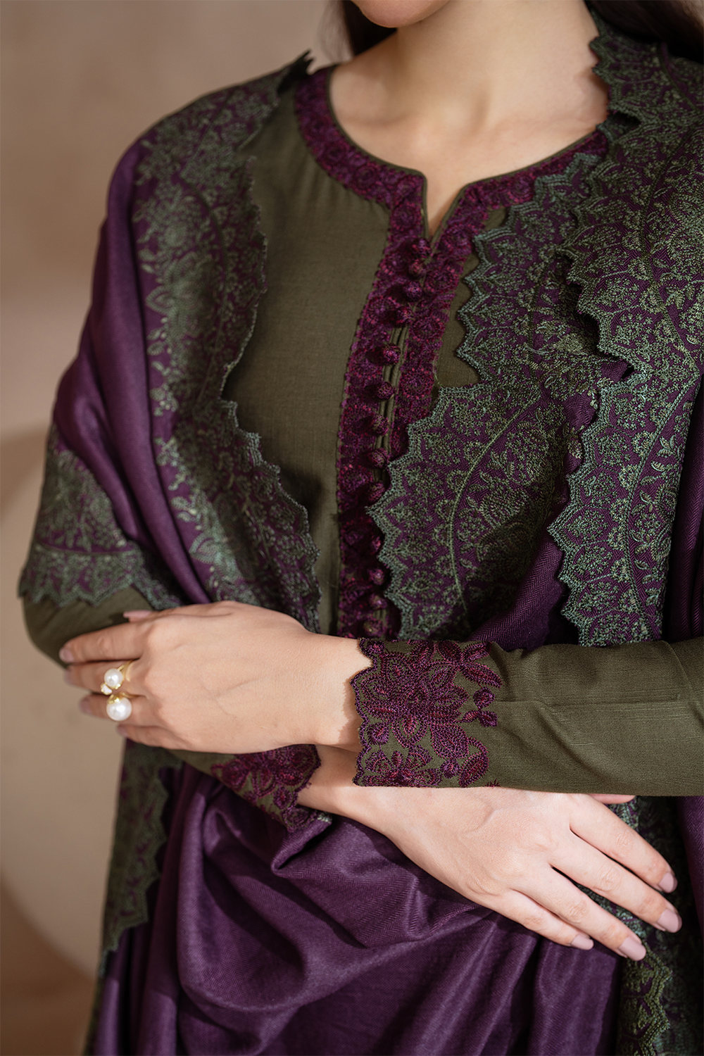 UE-373 Embroidered Khaddar - Iznik