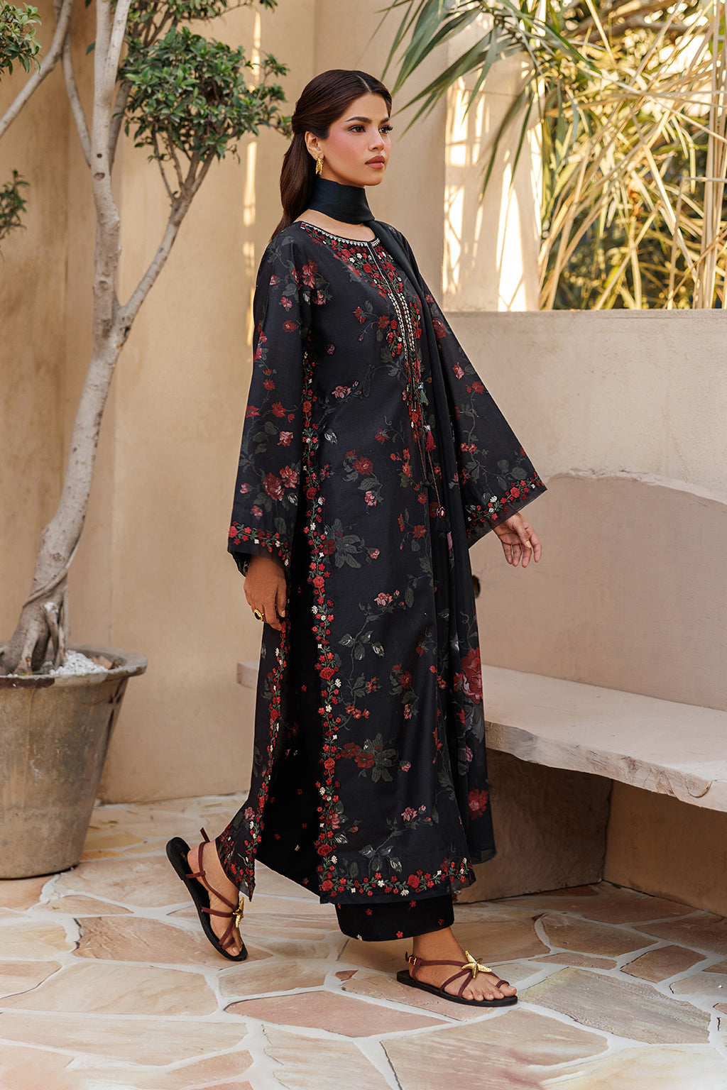 UE-662 Printed Lawn Secondary image